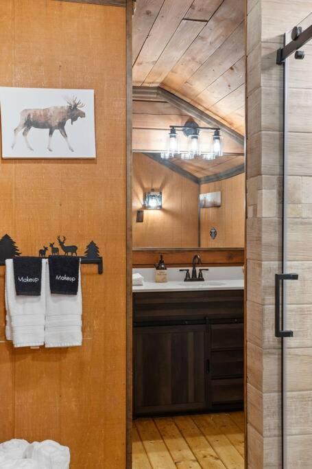 Rustic Luxury In The Pocono Mountains - Stag Holiday home